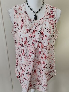 Sleeveless Floral Print Top in White and Rose - Brand Not Visible